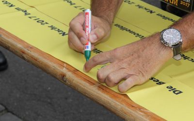 Gelbe Bänder der traditionellen Schlossnacht in Diez treffen im sonnigen Koulikoro ein.